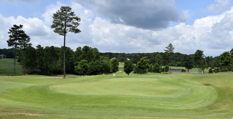 Les golfs, aux confins de la guerre de l&rsquo;eau et de la lutte des classes 
