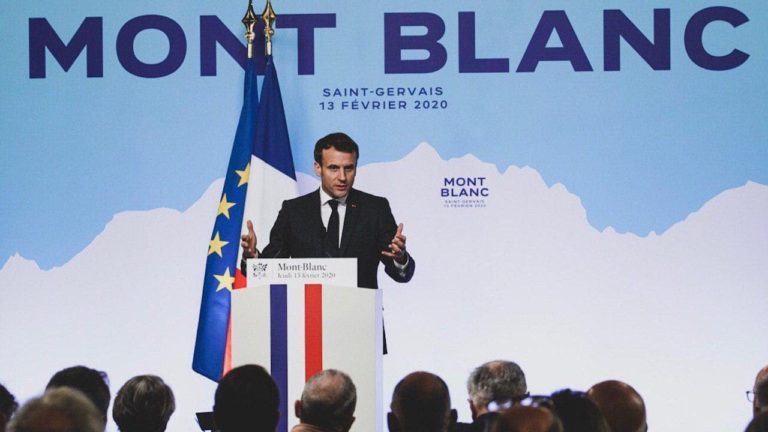 Macron s&rsquo;efforce d&rsquo;afficher son virage écolo (2 mn 30)