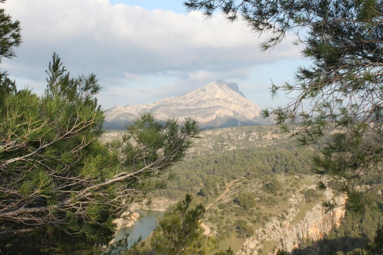 Les paysages cézaniens sur la Sainte-Victoire menacés par un projet immobilier ?