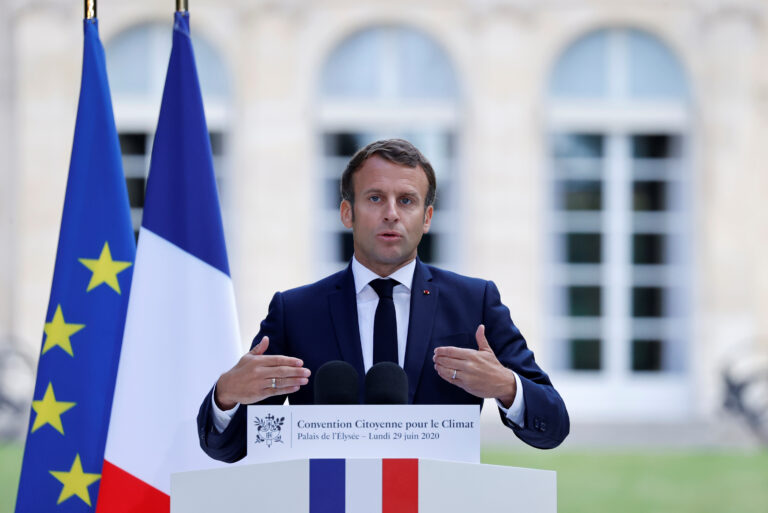 Climat: un défi immense pour Macron sous l&rsquo;oeil de militants sceptiques