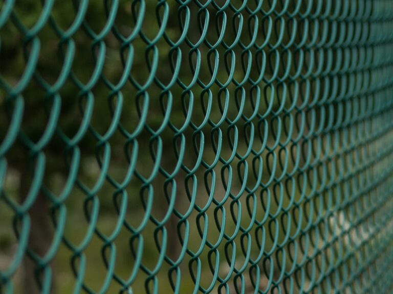 Le Sénat vote un texte pour limiter l&rsquo;engrillagement des espaces naturels
