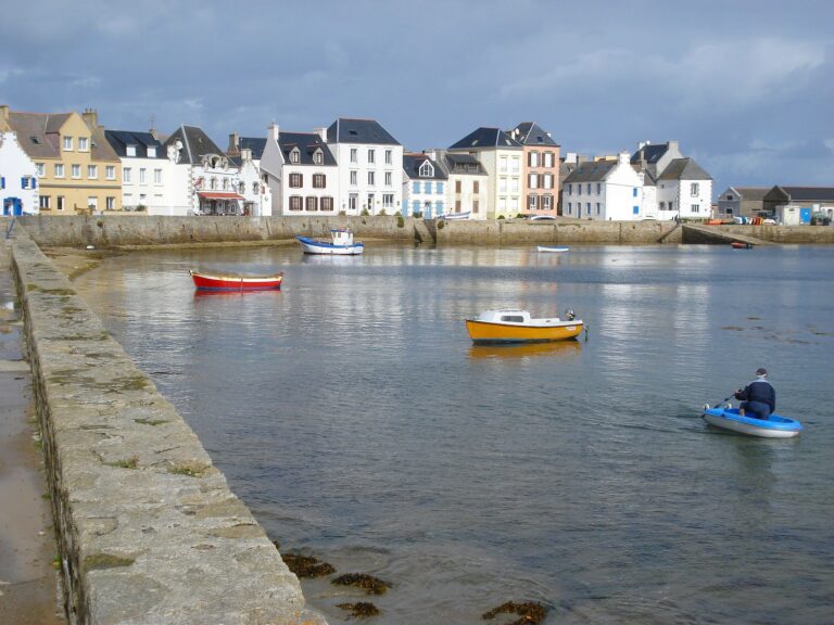 Au large du Finistère, l&rsquo;île de Sein inquiète face au changement climatique 