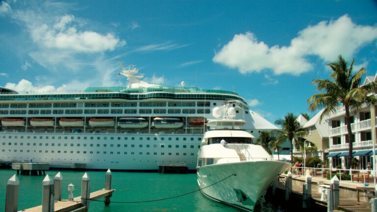 Bataille autour des navires de croisière sur l&rsquo;île paradisiaque de Key West, en Floride
