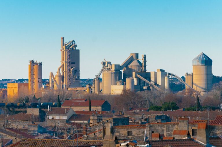Des pêcheurs indonésiens portent plainte contre Holcim pour dommages envionnementaux