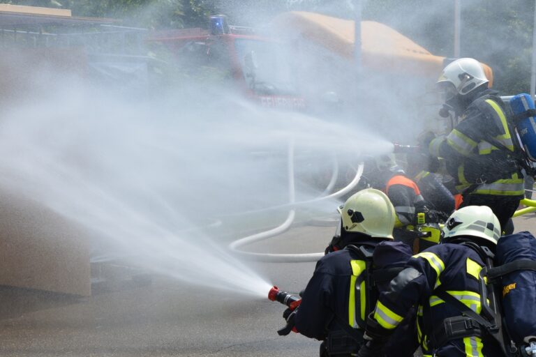 Brest: après l&rsquo;incendie de l&rsquo;OFB, les agents interpellent le gouvernement